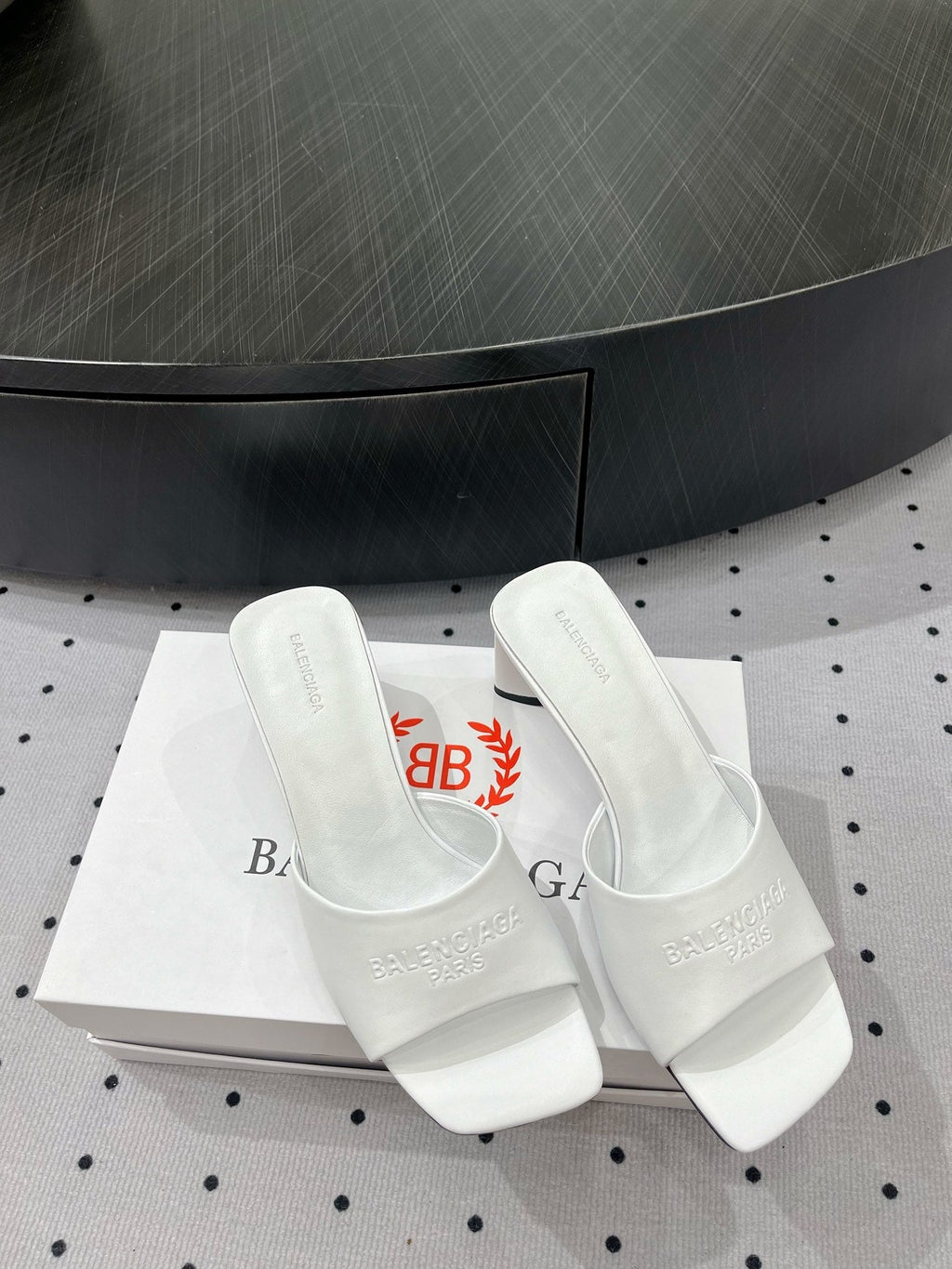 SQUARE-TOE MEDIUM HEEL MULES IN WHITE CALFSKIN LOGO EMBOSSED