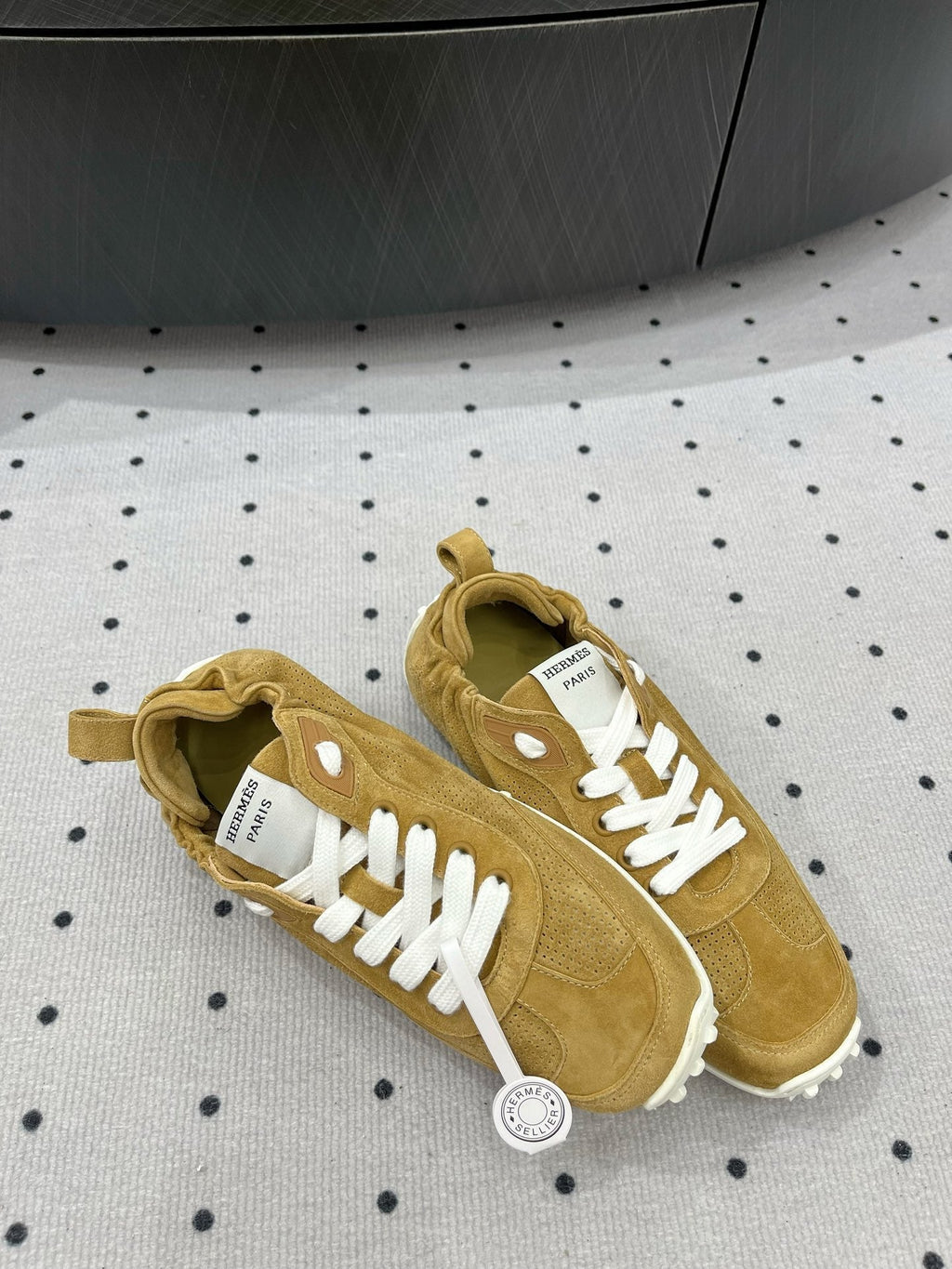 TRAIL SNEAKER IN DIJON YELLOW SUEDE