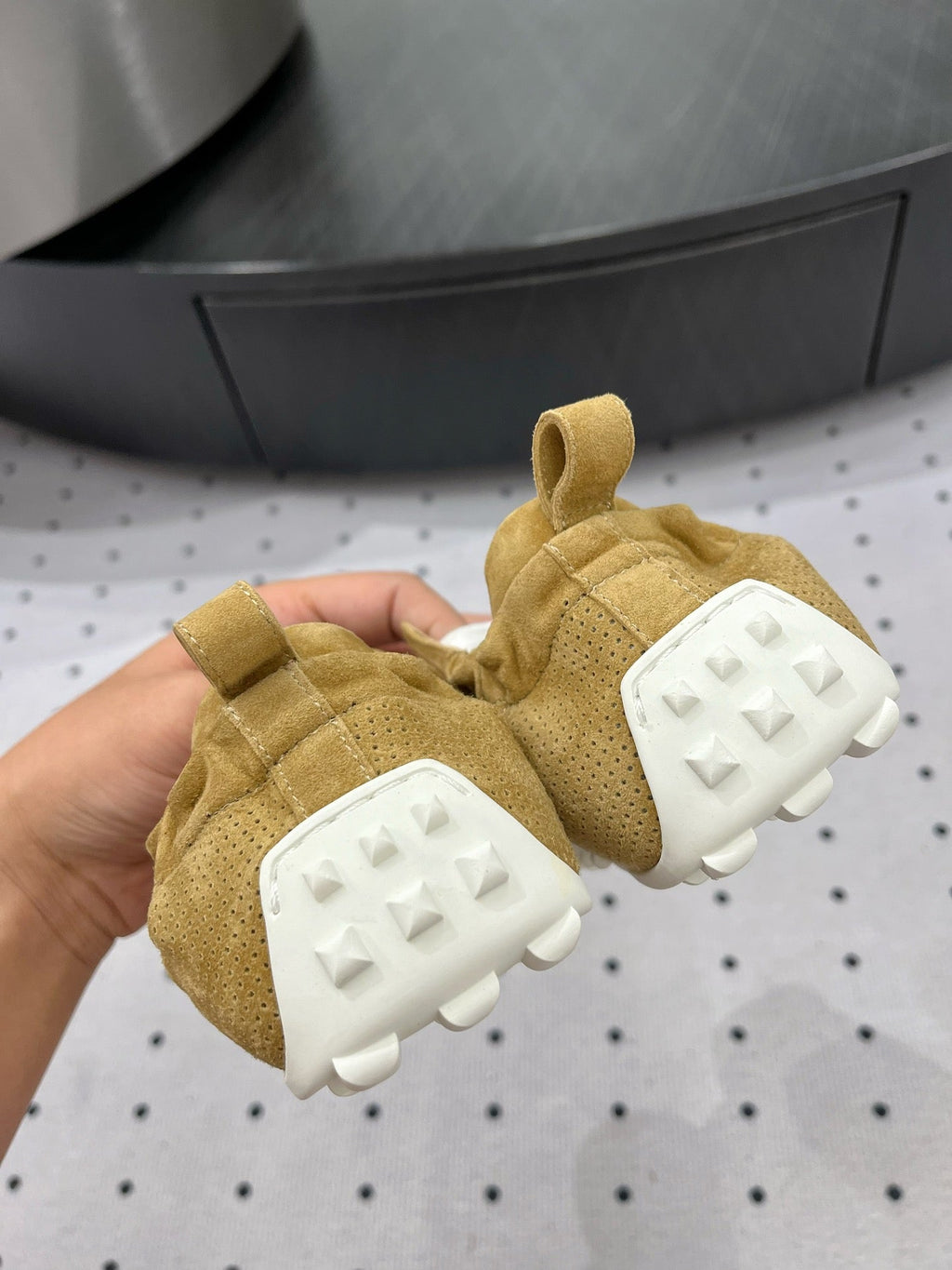 TRAIL SNEAKER IN DIJON YELLOW SUEDE