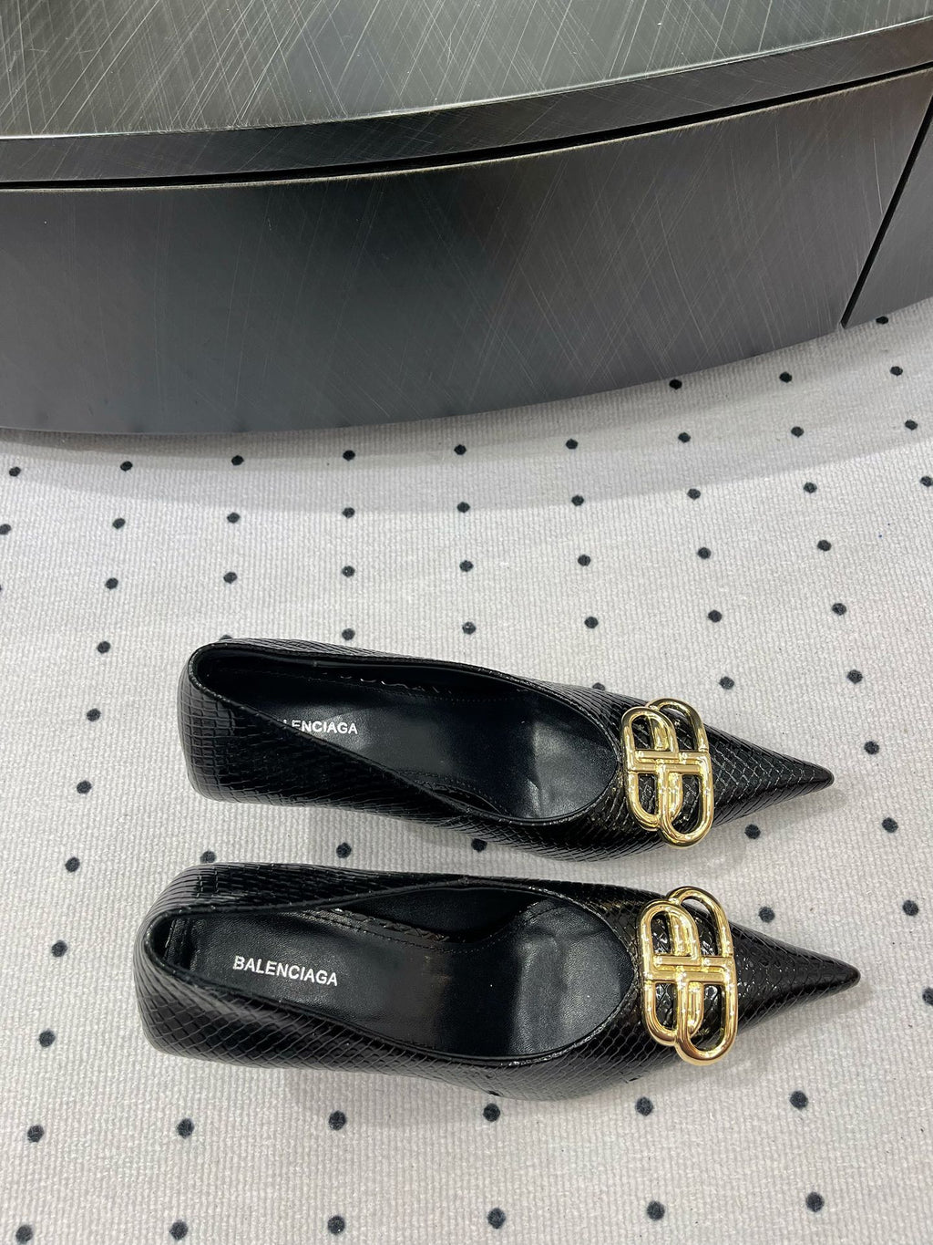 HEELED PUMPS 65 MM IN BLACK LIZARD PATTERN CALFSKIN GOLD HARDWARE