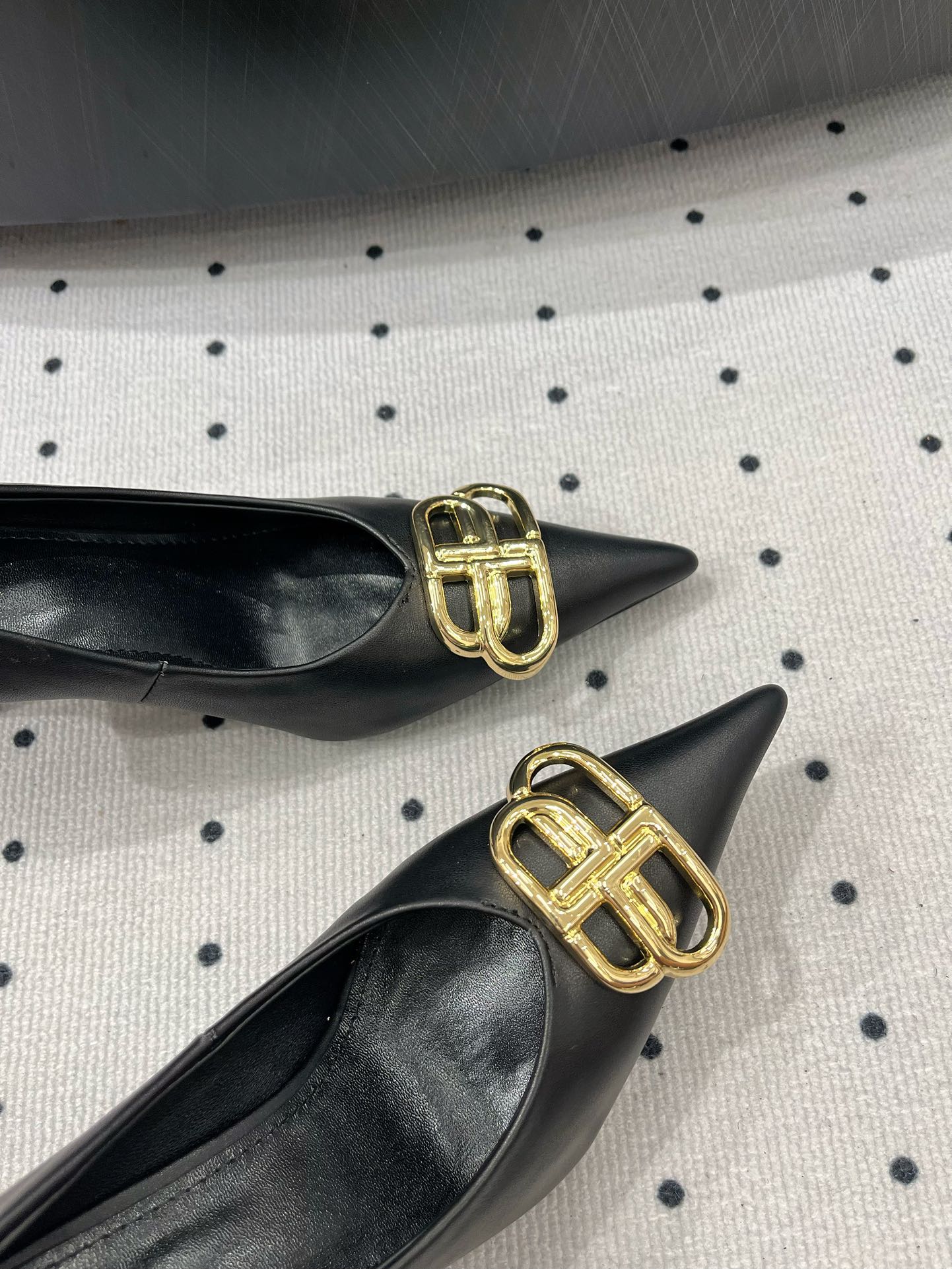 HEELED PUMPS 65 MM IN BLACK SMOOTH LAMBSKIN GOLD HARDWARE