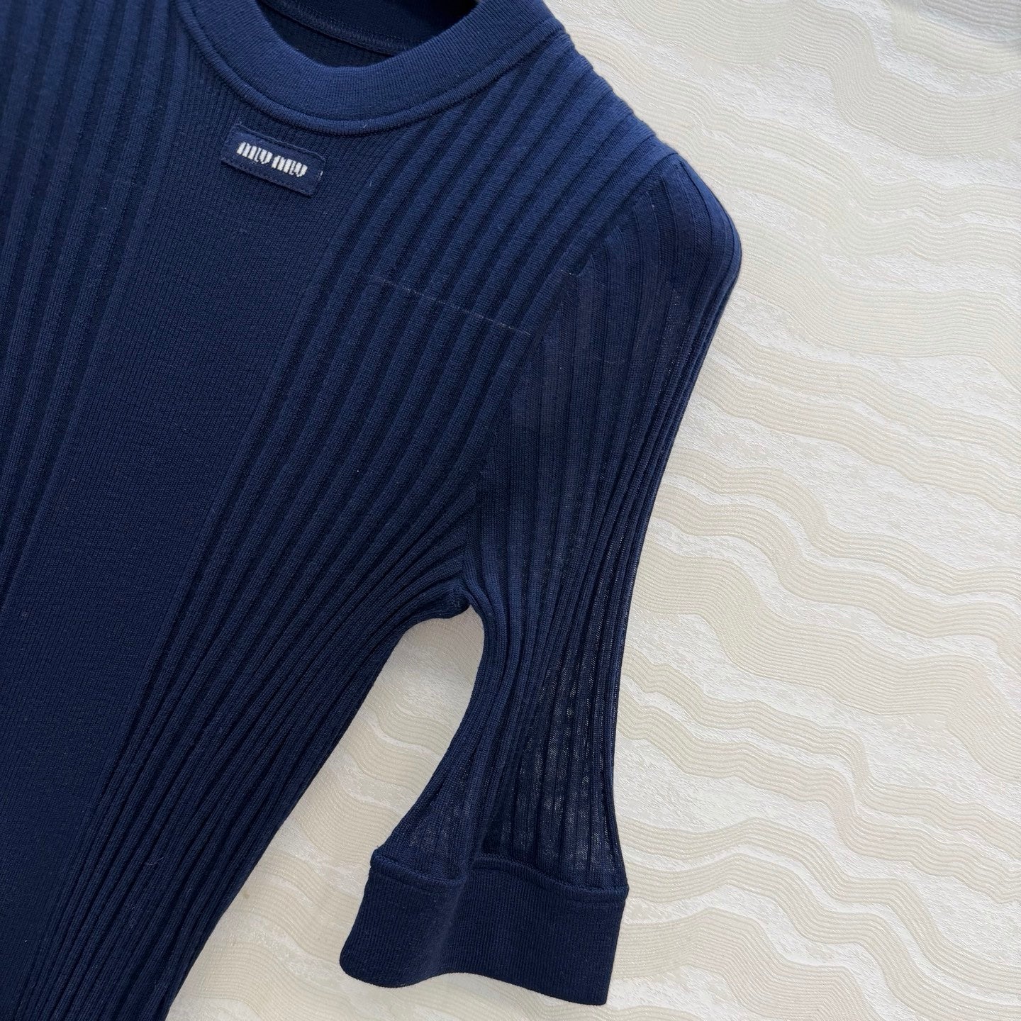 MIUMIU SHORT-SLEEVE SWEATER STYLE 839