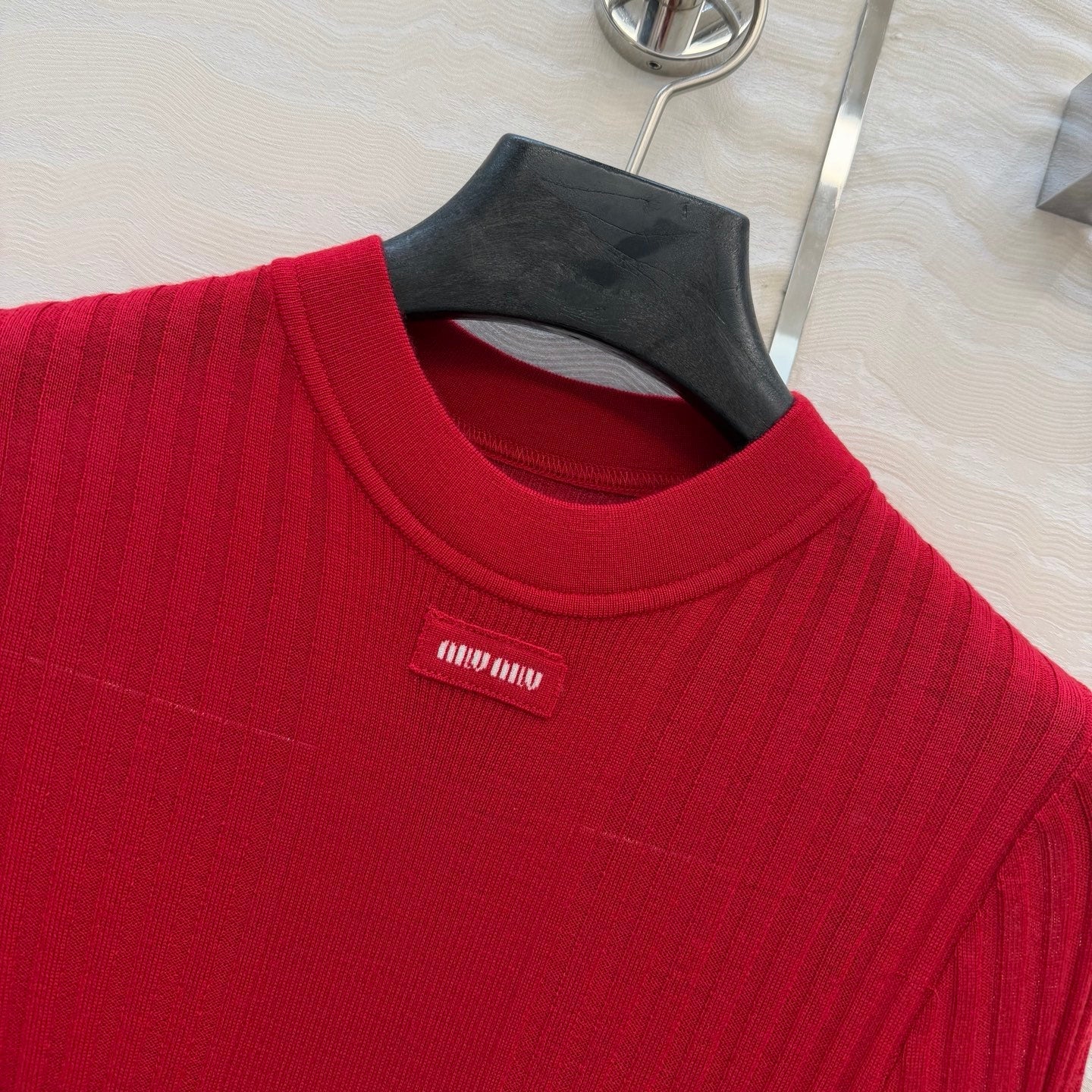 MIUMIU SHORT-SLEEVE SWEATER STYLE 837