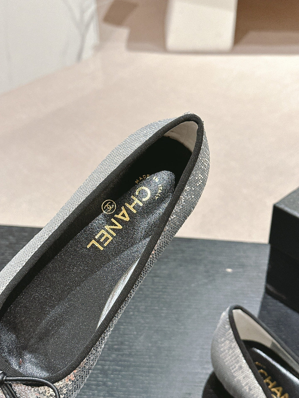 BALLET FLATS IN SILVER GLITTERED TULLE AND BLACK SATIN