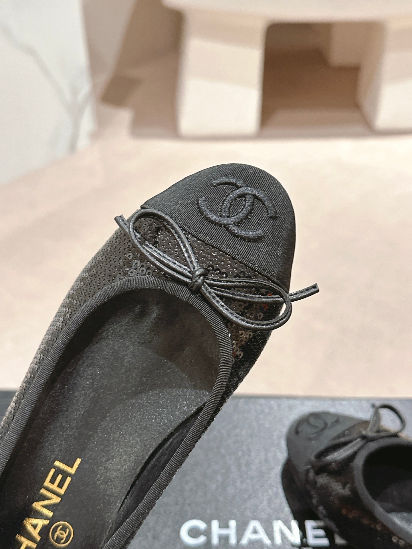 BALLET FLATS IN BLACK GLITTERED TULLE AND SATIN