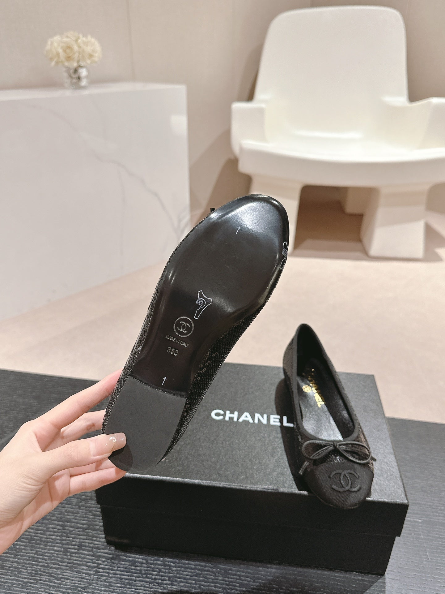 BALLET FLATS IN BLACK GLITTERED TULLE AND SATIN