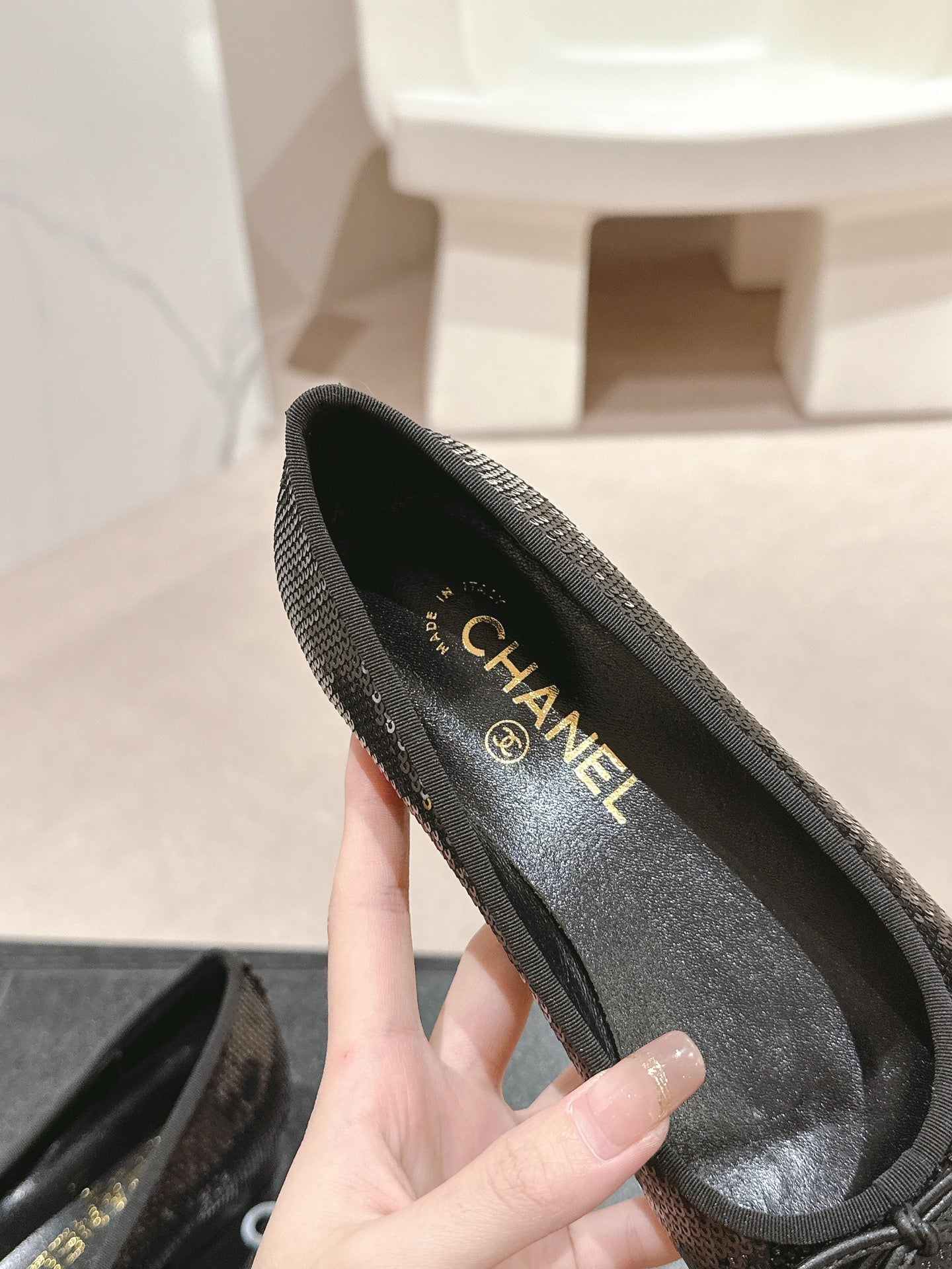 BALLET FLATS IN BLACK GLITTERED TULLE AND SATIN