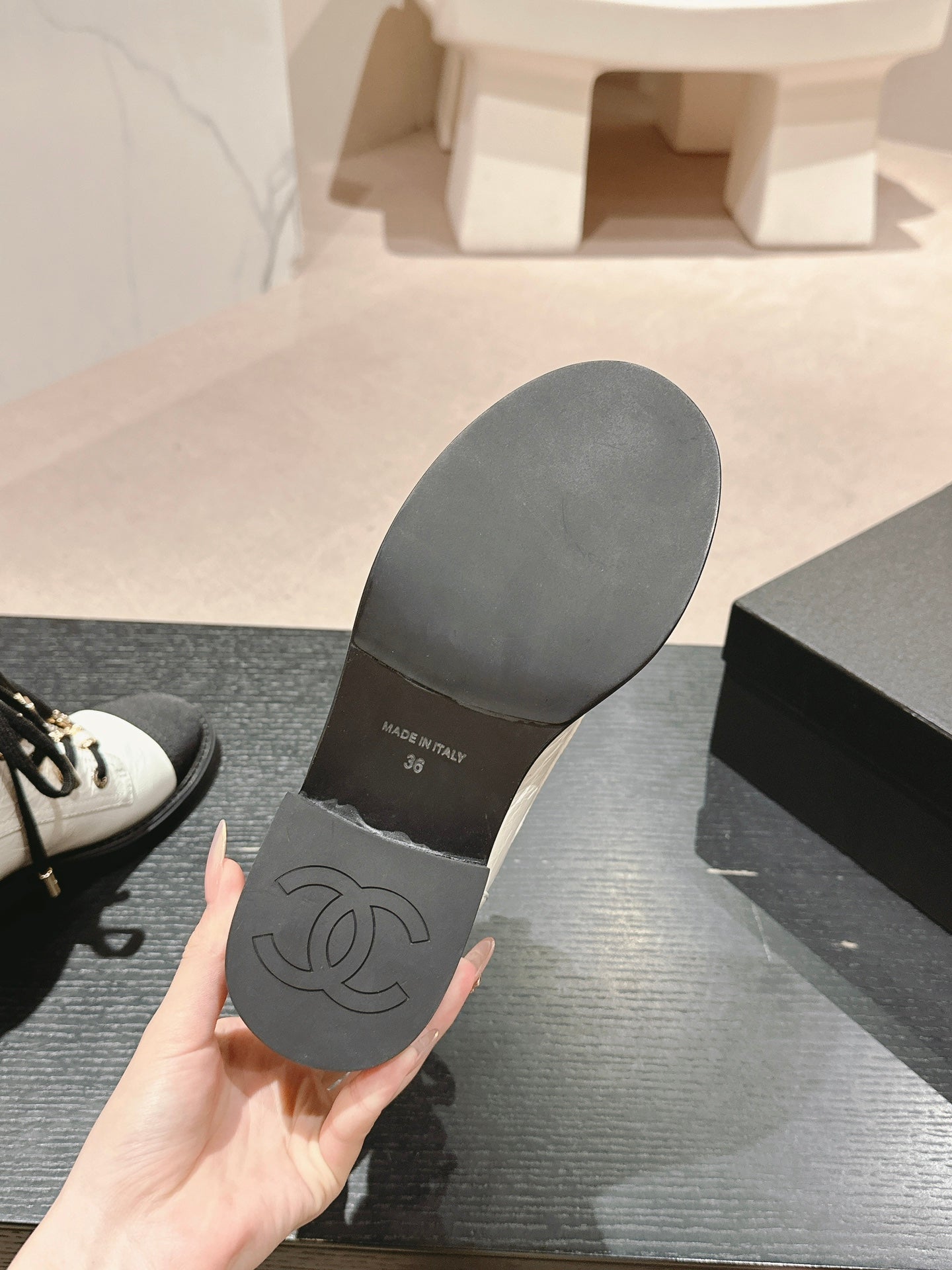 OXFORD SHORT BOOTS WHITE MIX BLACK SHEEPSKIN