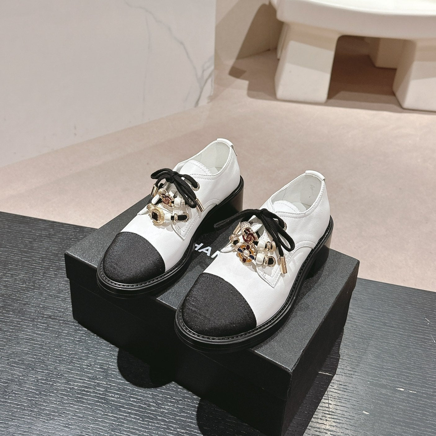 OXFORD SHOES WHITE MIX BLACK SHEEPSKIN