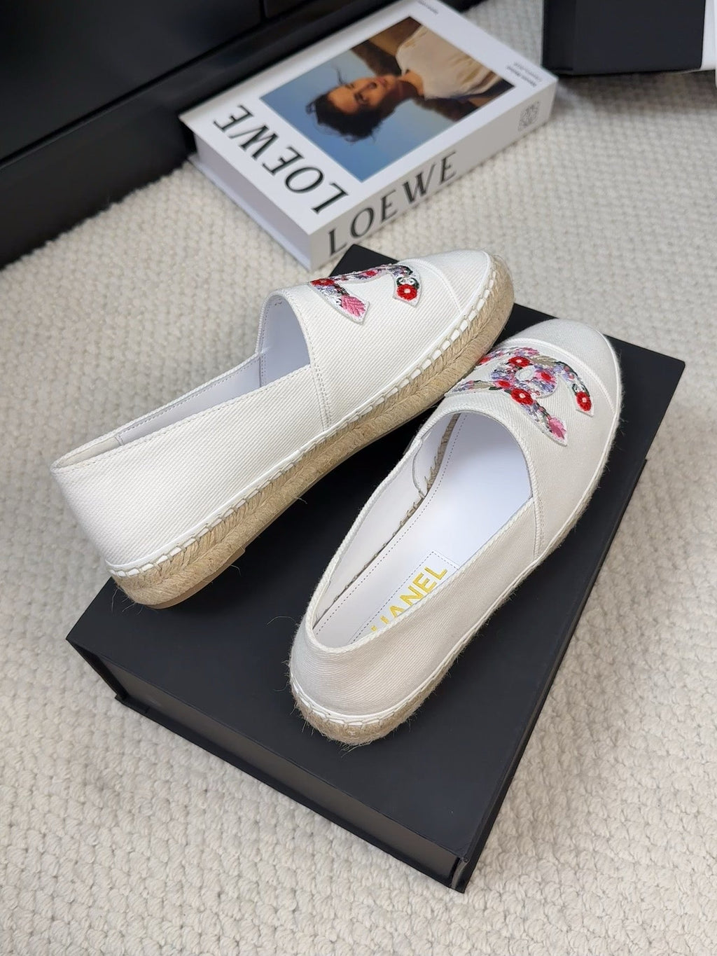LOAFER IN WHITE CANVAS WITH COLORFUL LOGO