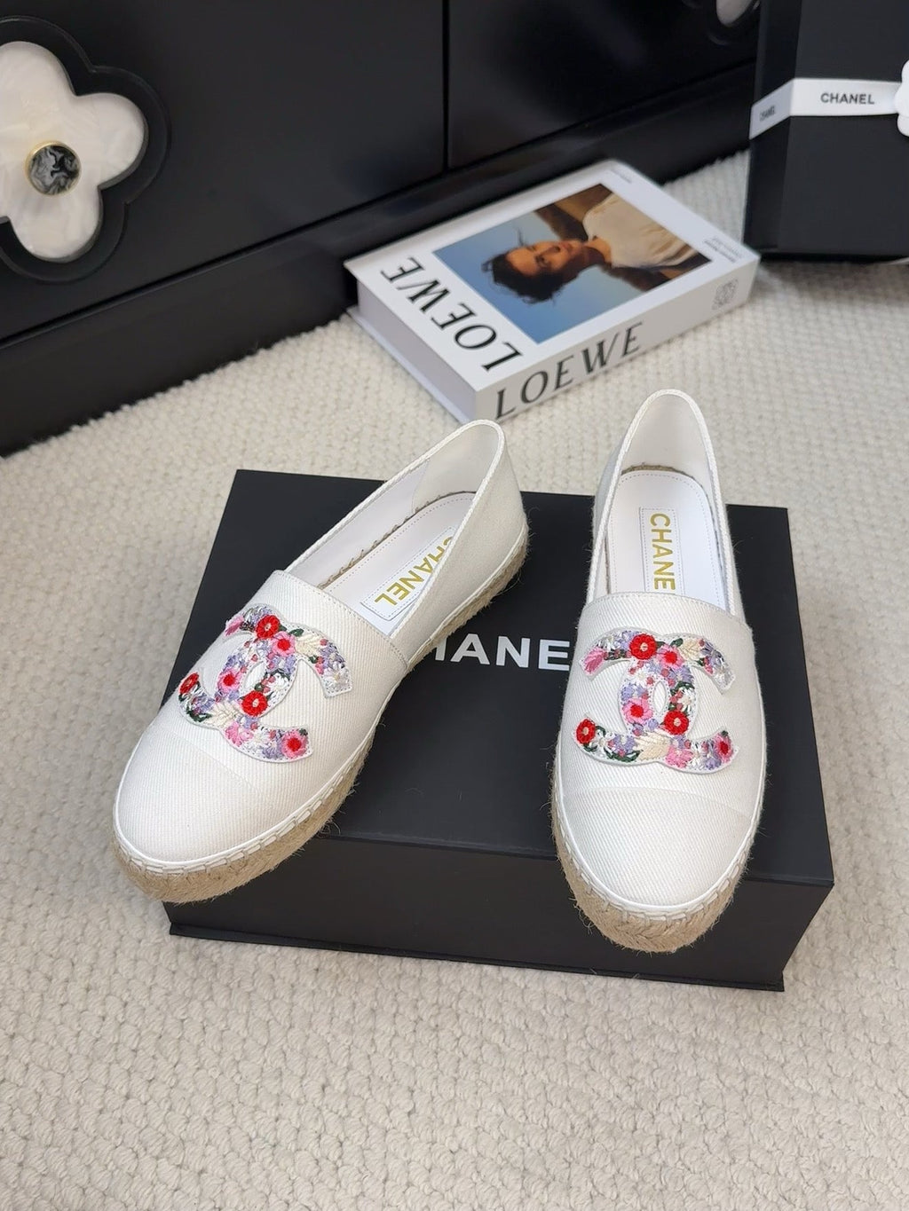 LOAFER IN WHITE CANVAS WITH COLORFUL LOGO