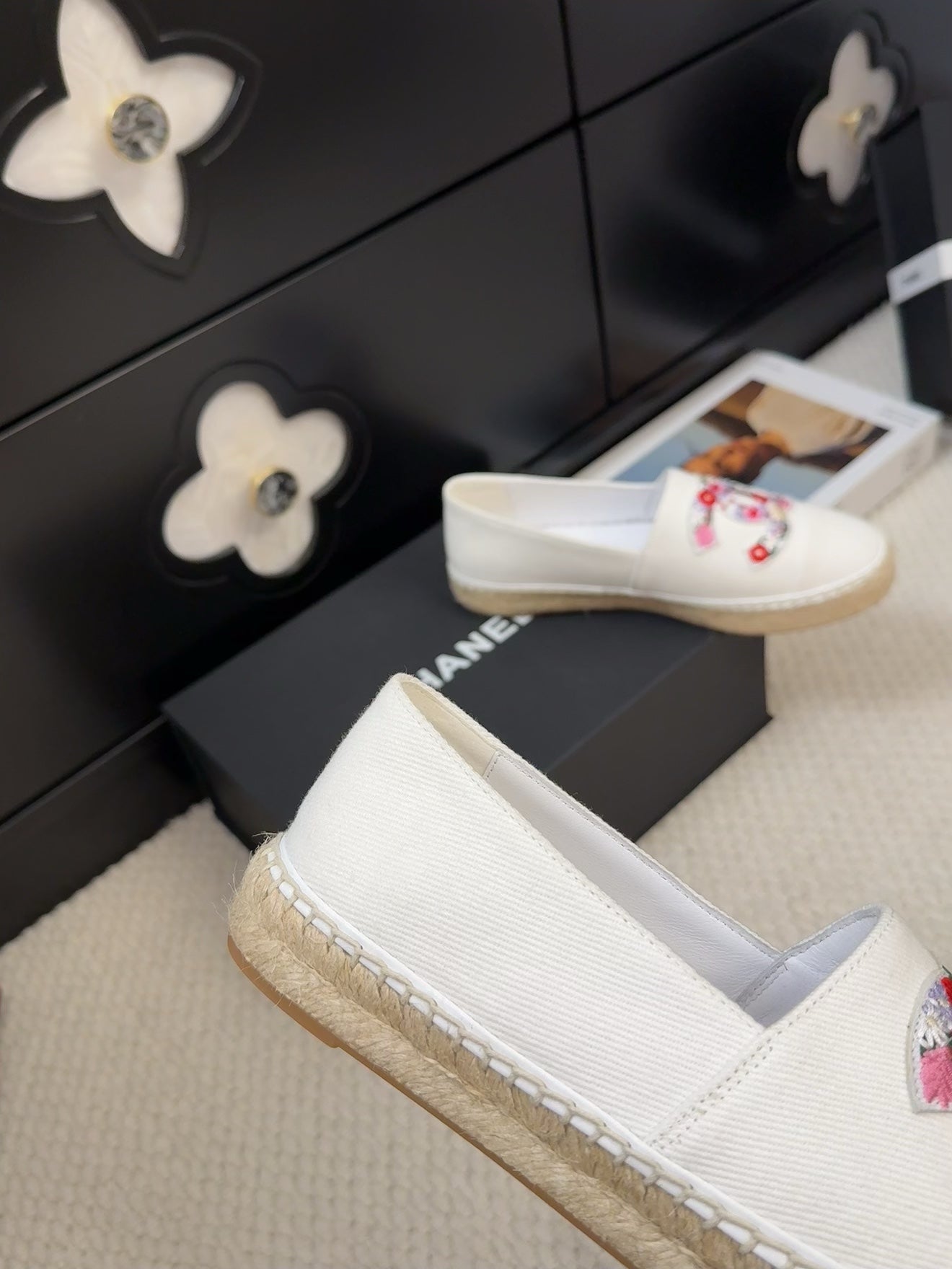 LOAFER IN WHITE CANVAS WITH COLORFUL LOGO