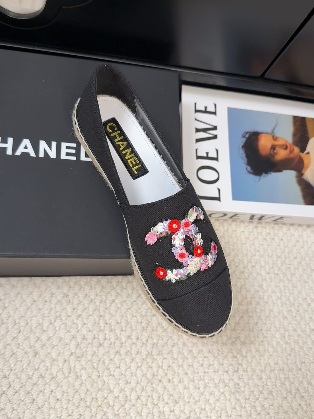 LOAFER IN BLACK CANVAS WITH COLORFUL LOGO