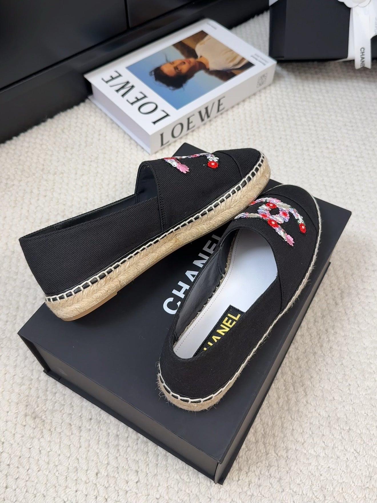 LOAFER IN BLACK CANVAS WITH COLORFUL LOGO