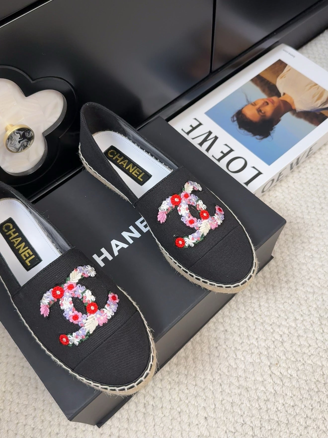 LOAFER IN BLACK CANVAS WITH COLORFUL LOGO