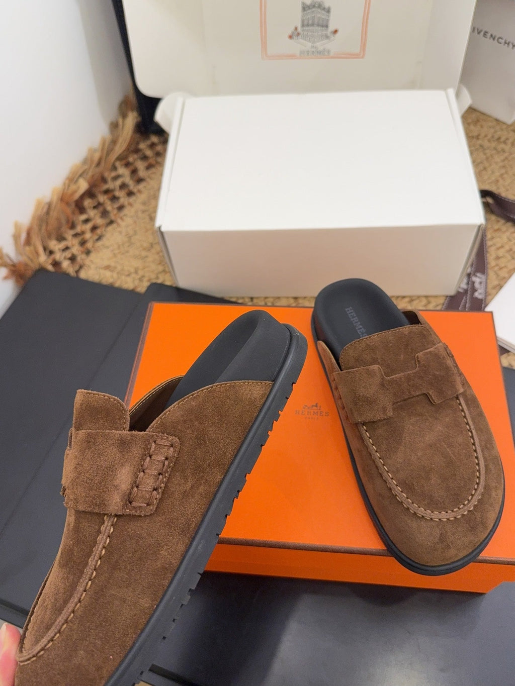 HM 25S MULE IN BROWN SUEDE