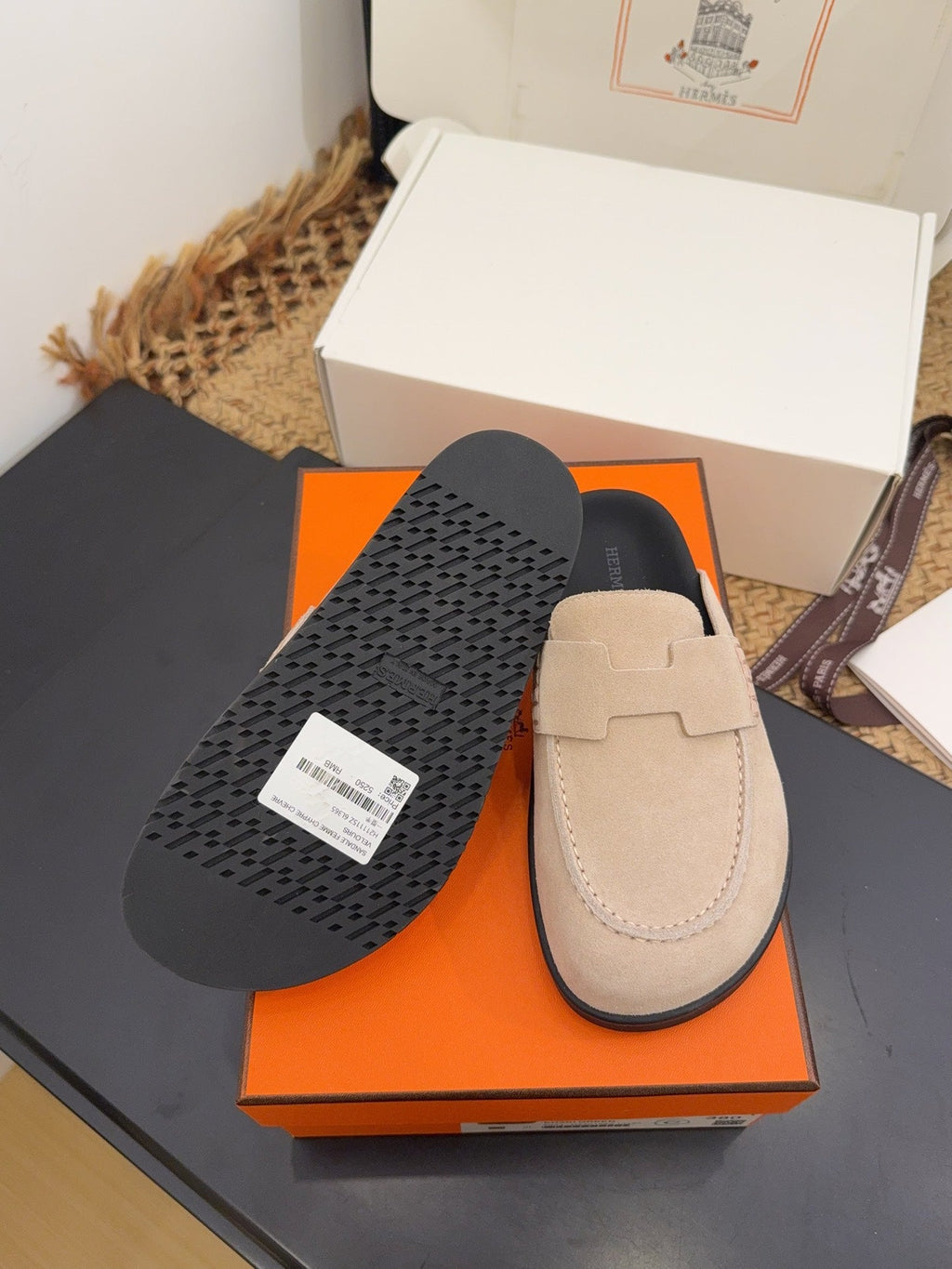 HM 25S MULE IN BEIGE SUEDE