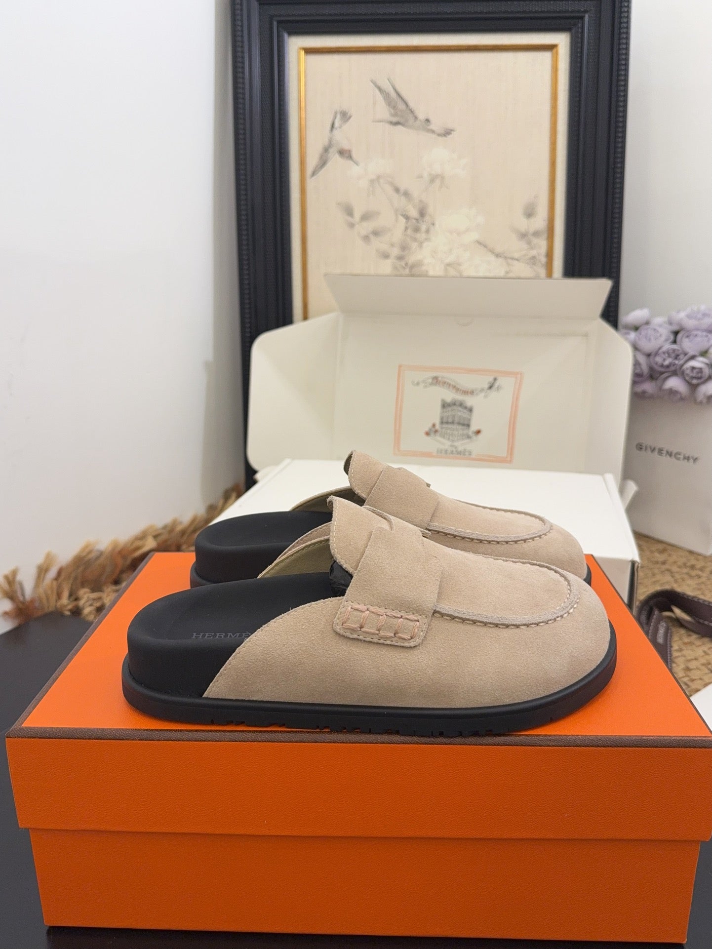 HM 25S MULE IN BEIGE SUEDE