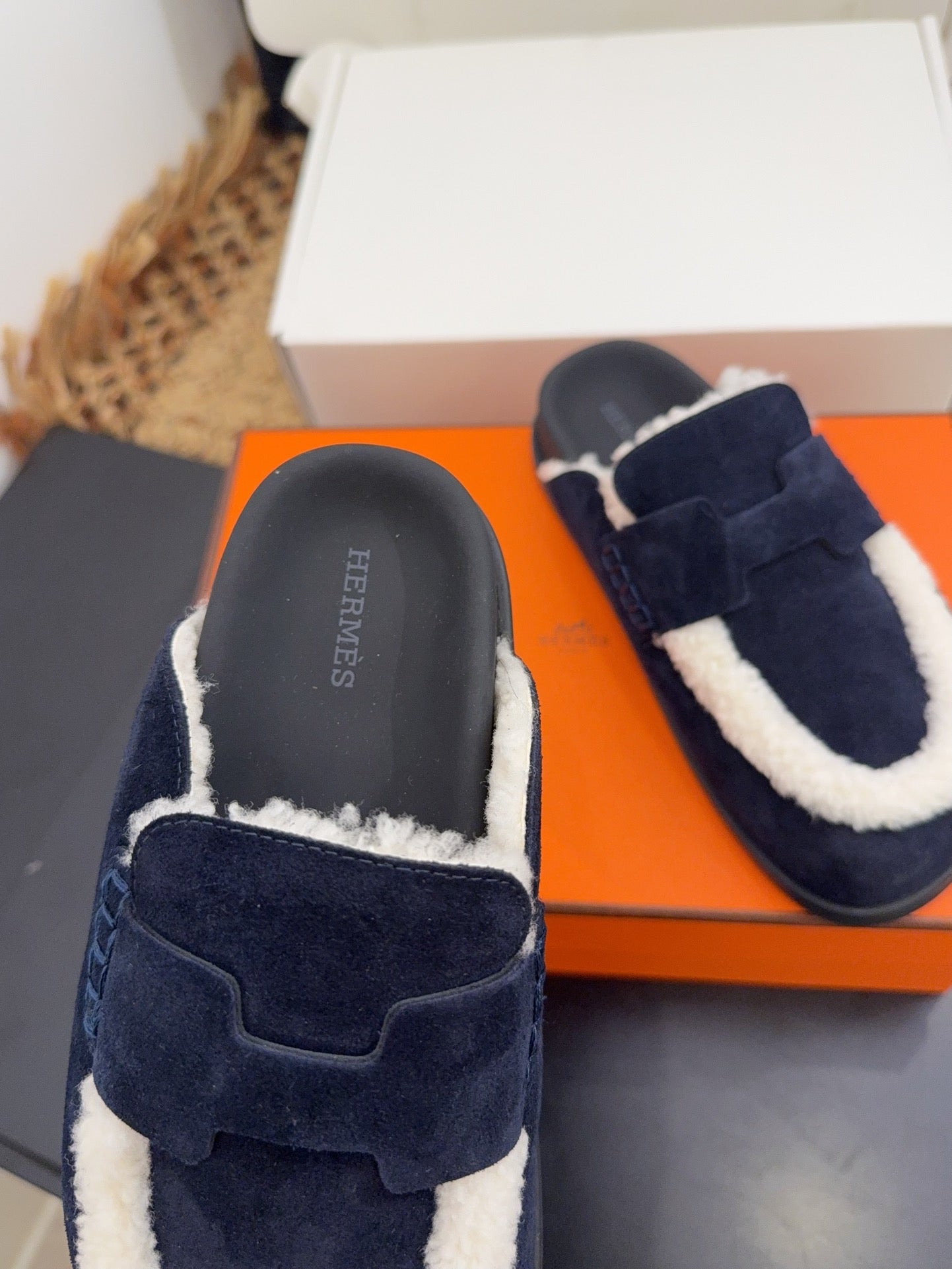 HM 25S MULE IN DARK SLATE BLUE SUEDE MIX WHITE SHEARLING