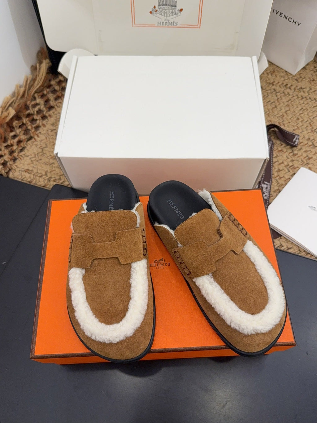 HM 25S MULE IN SOFT BROWN SUEDE MIX WHITE SHEARLING