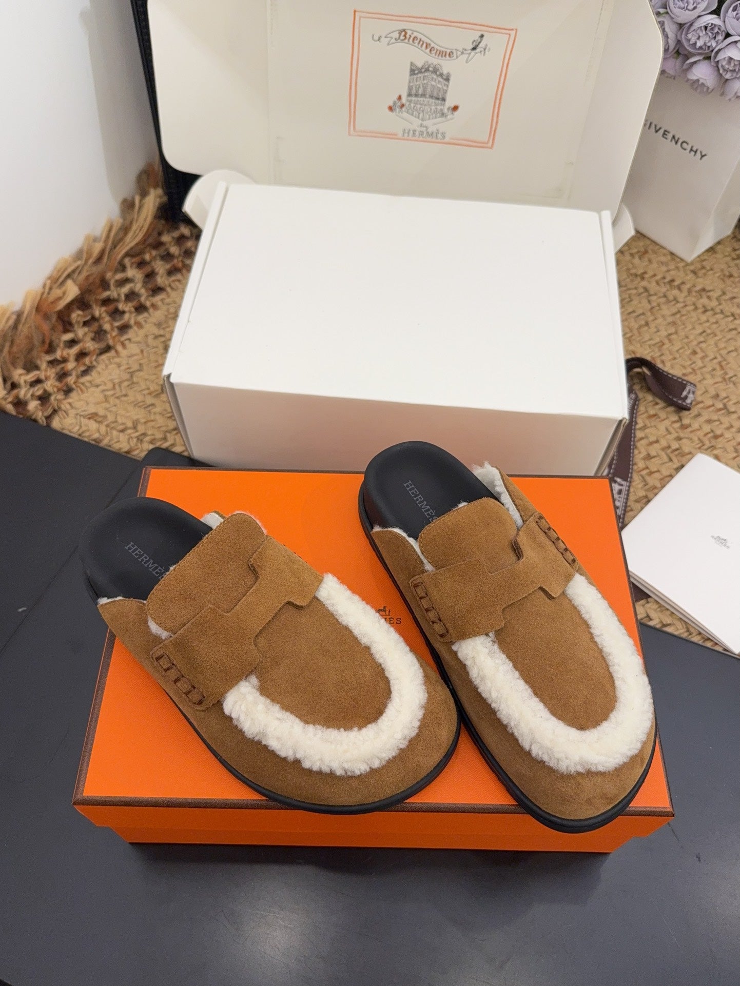 HM 25S MULE IN SOFT BROWN SUEDE MIX WHITE SHEARLING