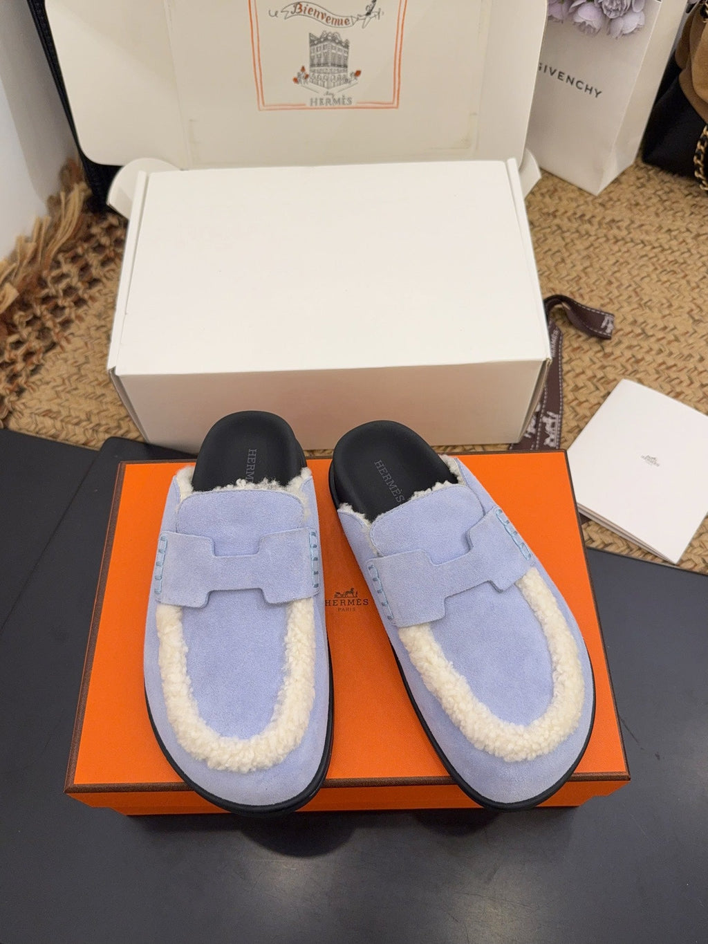 HM 25S MULE IN SOFT LAVENDER BLUE SUEDE MIX WHITE SHEARLING