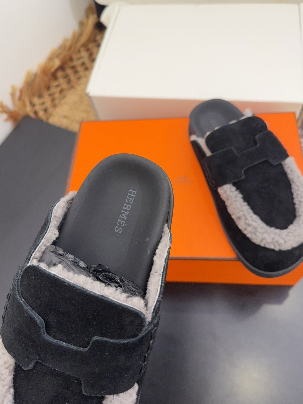 HM 25S MULE IN BLACK SUEDE MIX GREY SHEARLING