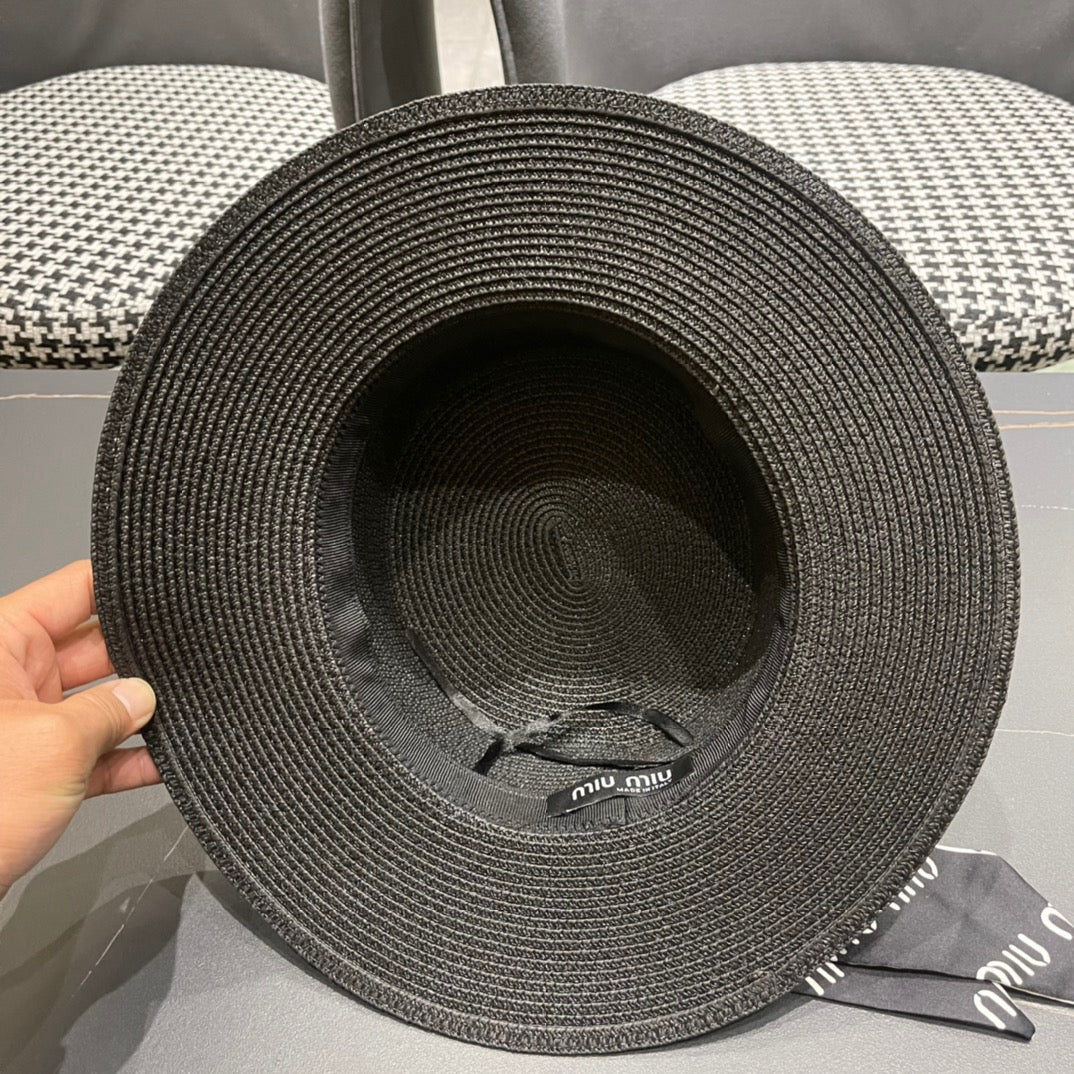 MM SMALL-BRIM STRAW HAT IN BLACK AND PEARL EMBELLISHED