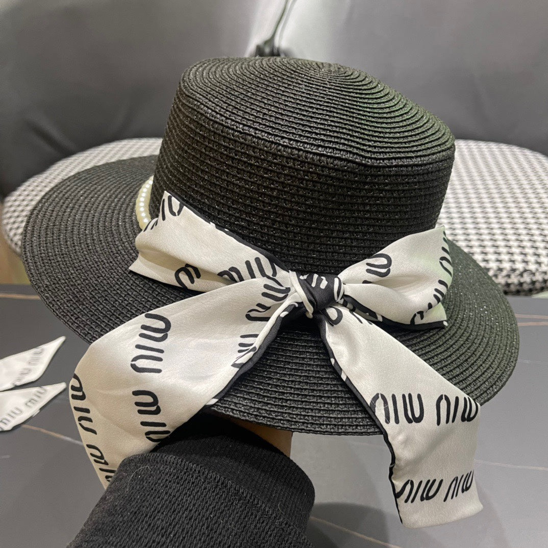 MM SMALL-BRIM STRAW HAT IN BLACK AND PEARL EMBELLISHED