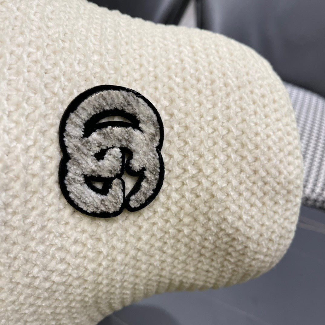 BUCKET HAT IN WHITE WOOL 389113