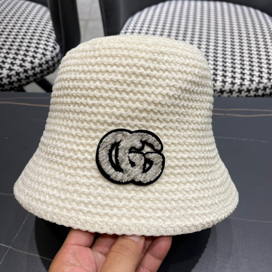 BUCKET HAT IN WHITE WOOL 389113