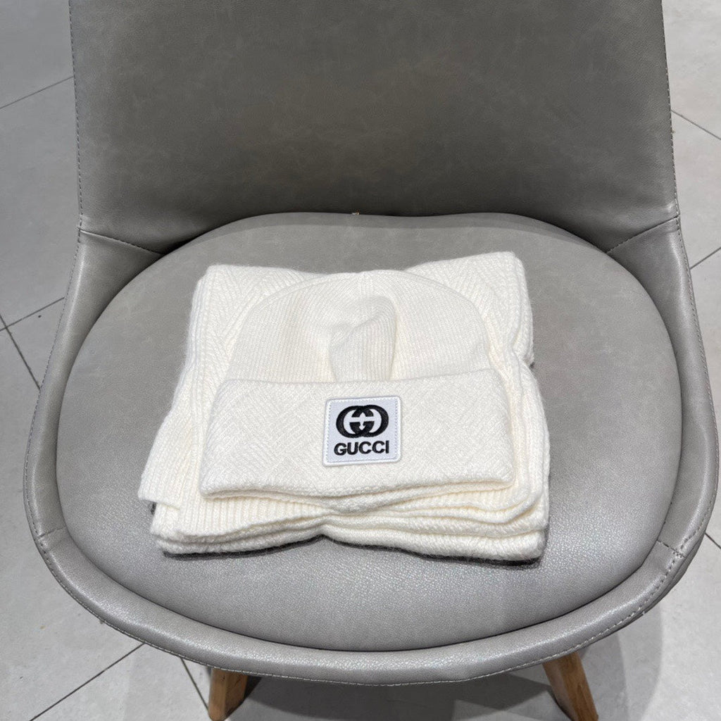 SET SCARF AND HAT IN WHITE CASHMERE AND RABBIT FUR 397373