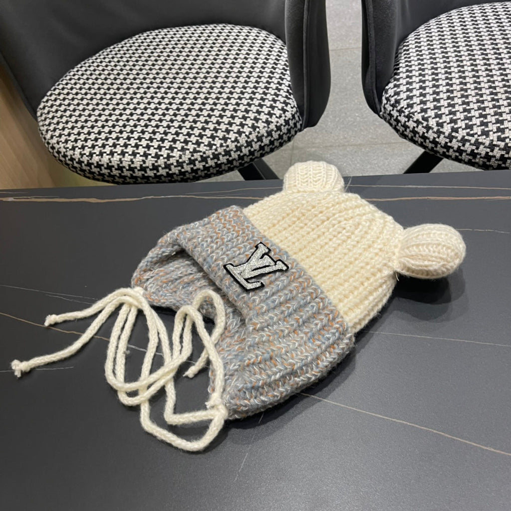 KNITTED BEANIE HAT WITH CUTE EARS IN WHITE MIX GRAY WOOL 403484