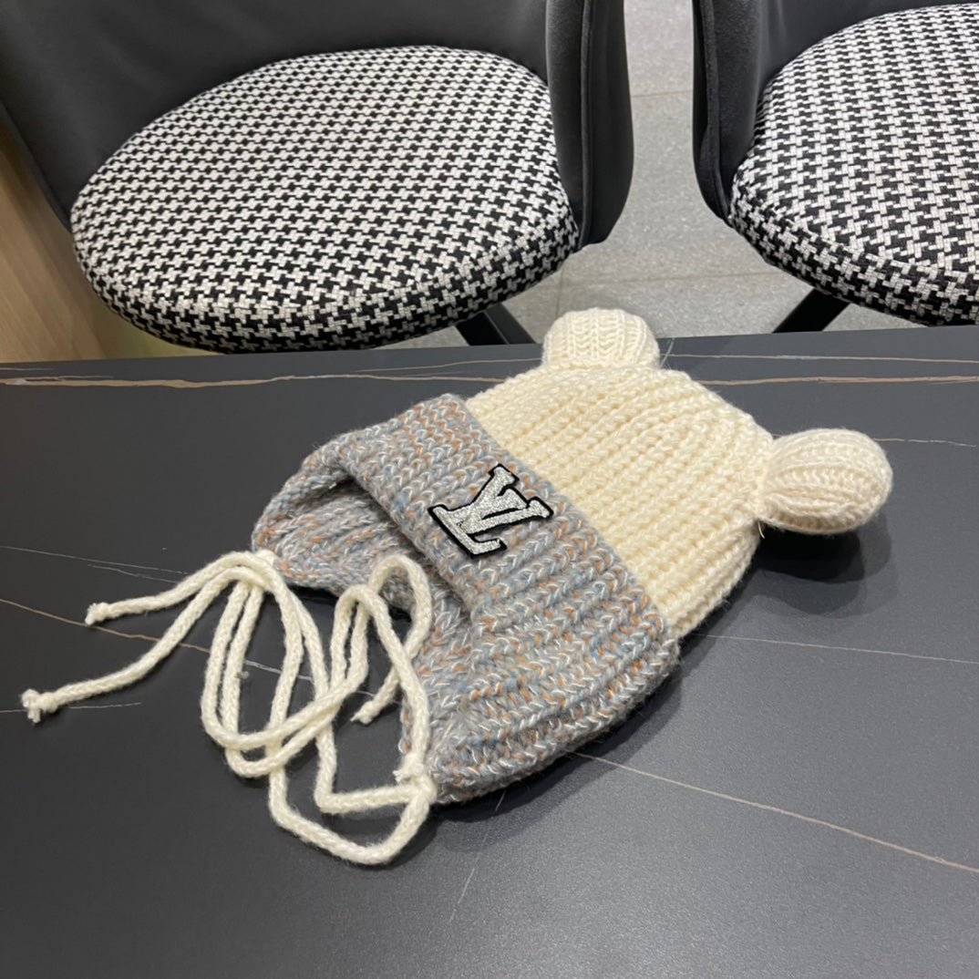 KNITTED BEANIE HAT WITH CUTE EARS IN WHITE MIX GRAY WOOL 403484