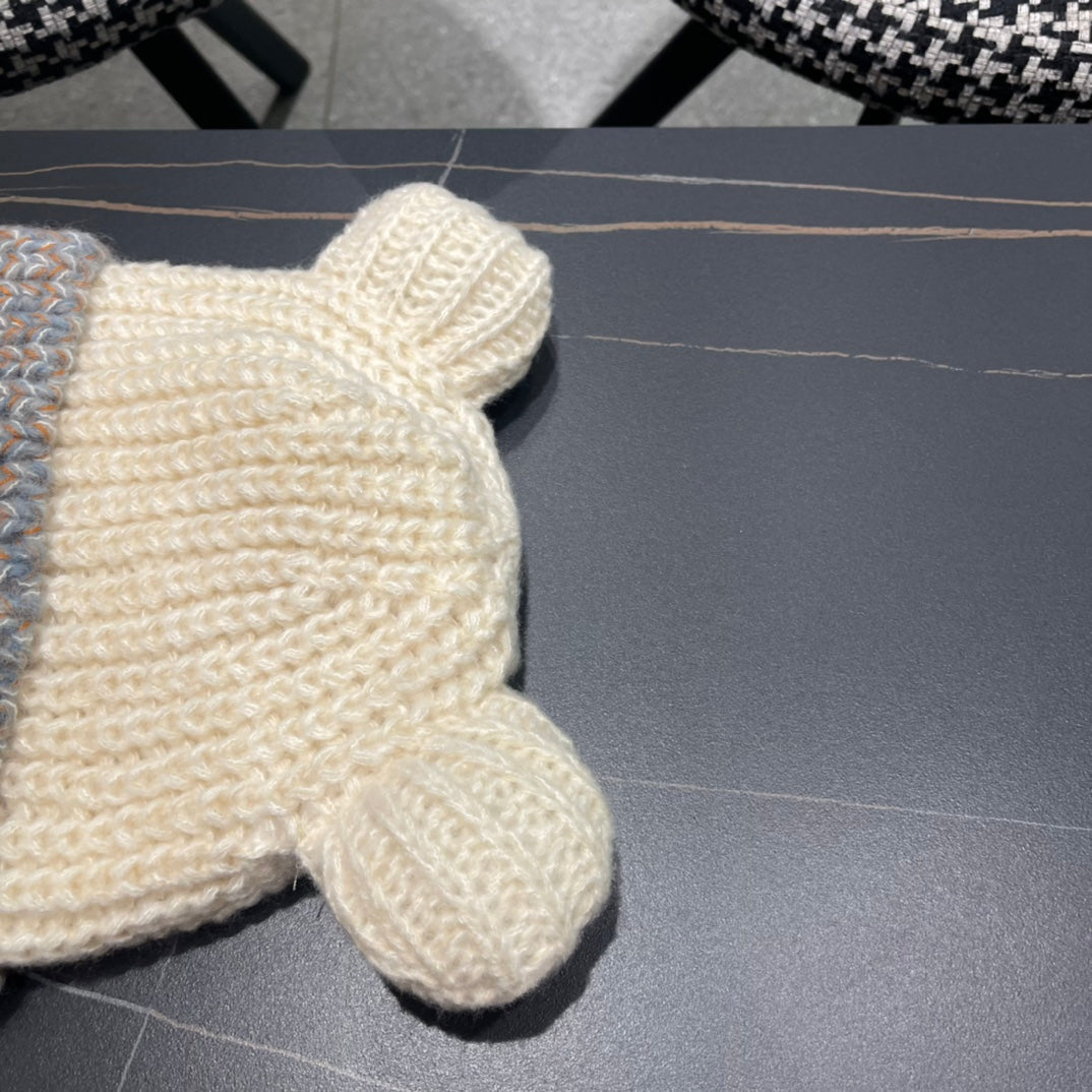 KNITTED BEANIE HAT WITH CUTE EARS IN WHITE MIX GRAY WOOL 403484
