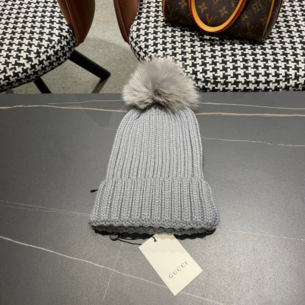 BEANIE HAT IN DOVE GRAY WOOL 403395