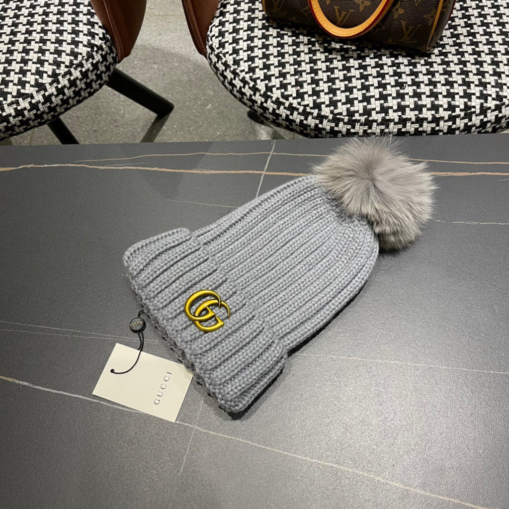 BEANIE HAT IN DOVE GRAY WOOL 403395
