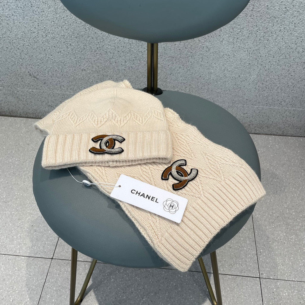 SET HAT AND SCARF IN CREAM TAN WOOL 420822