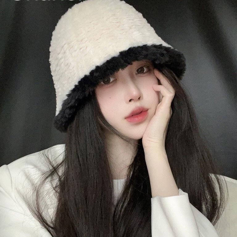 BUCKET HAT IN WHITE MIX BLACK LAMB FUR 420891