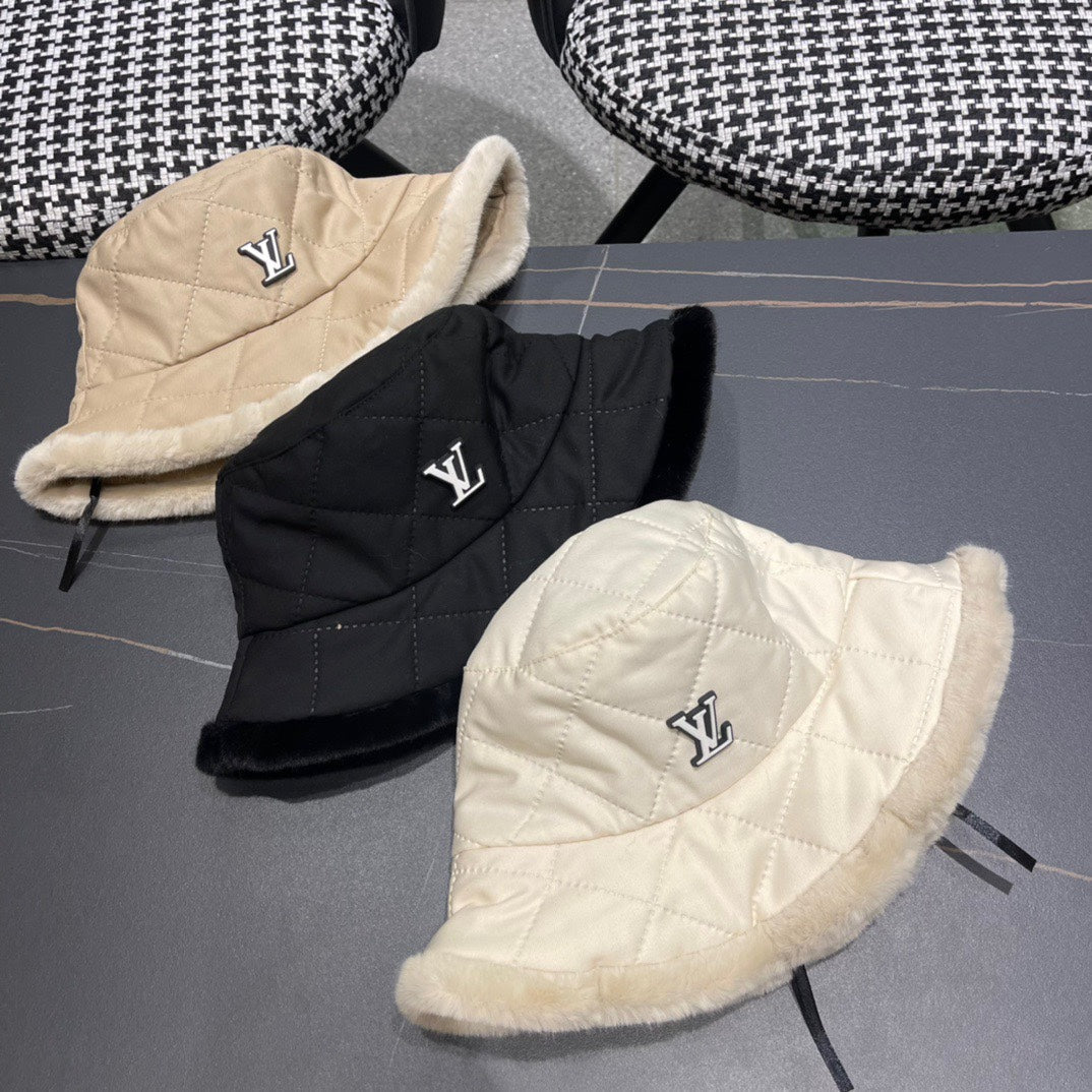 KNITTED BUCKET HAT IN BEIGE COTTON AND LAMB FUR 420922