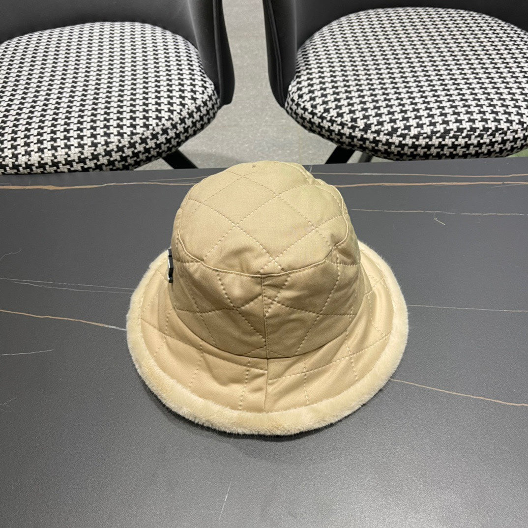 KNITTED BUCKET HAT IN BEIGE COTTON AND LAMB FUR 420922