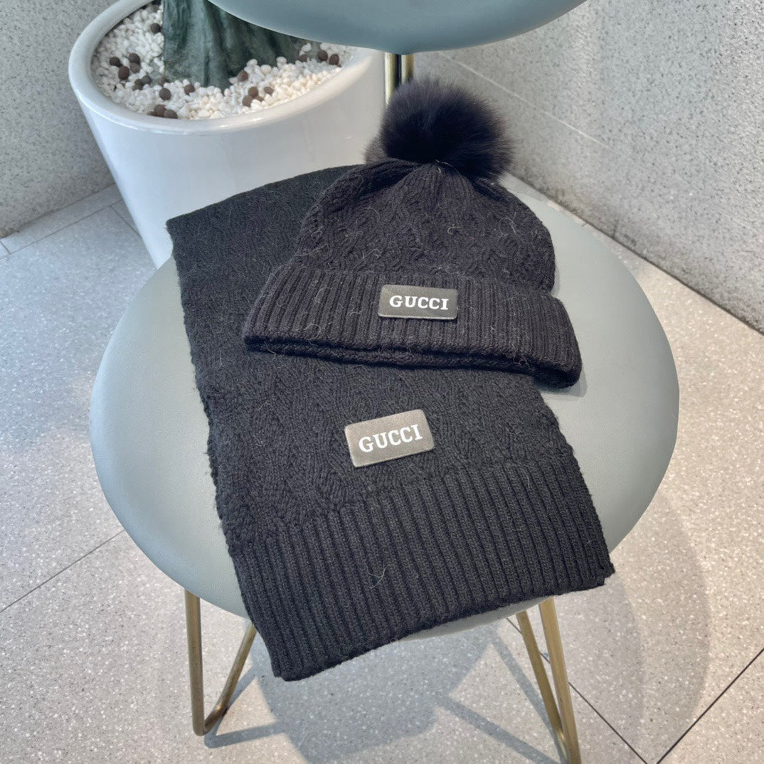 SET SCARF AND HAT IN BLACK WOOL AND FOX FUR 420833