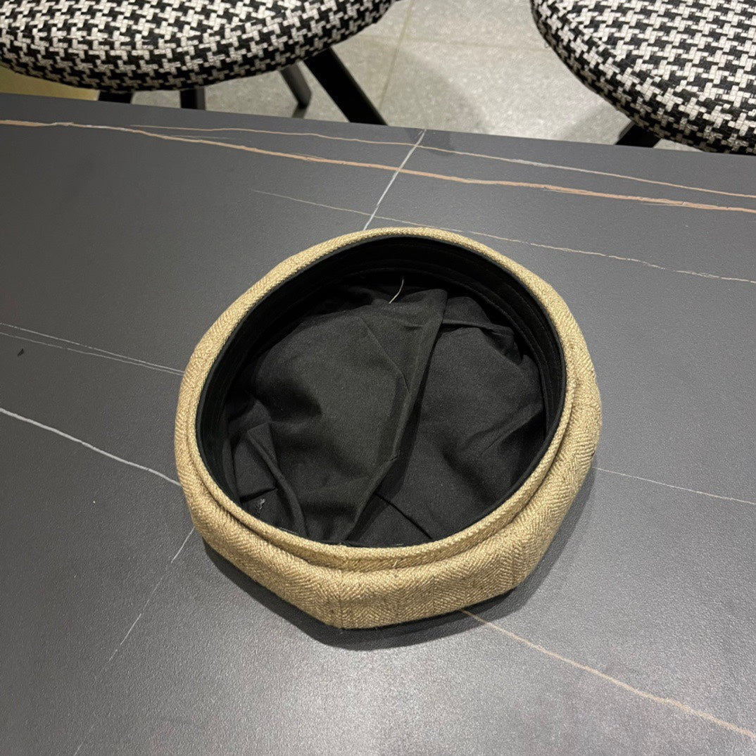 BERET HAT IN PEANUT BROWN FABRIC 420942