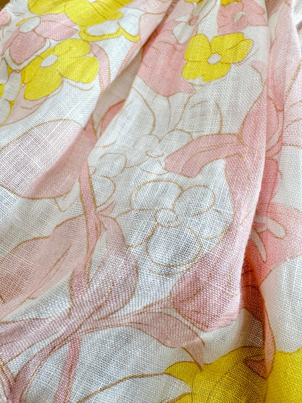 V-NECK FLORAL PRINT DRESS WITH LACE DETAIL