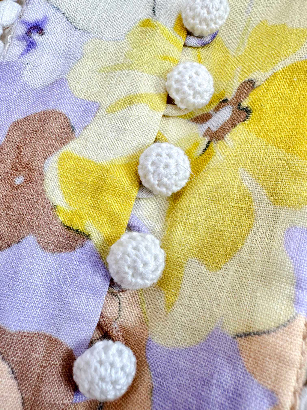 V-NECK FLORAL PRINT DRESS WITH LACE DETAIL