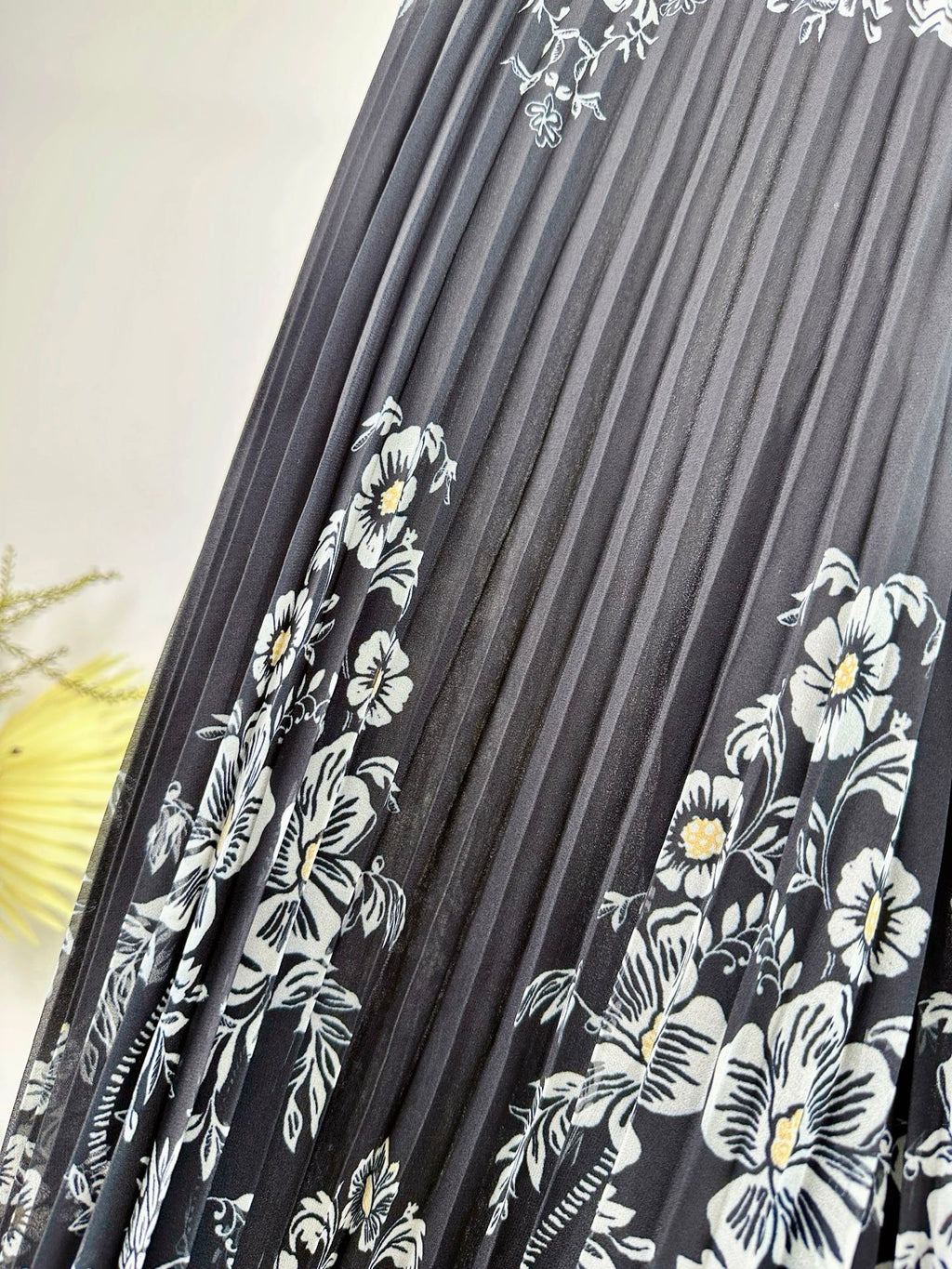 ZIMMERMANN PLEATED FLARED PANTS 270194