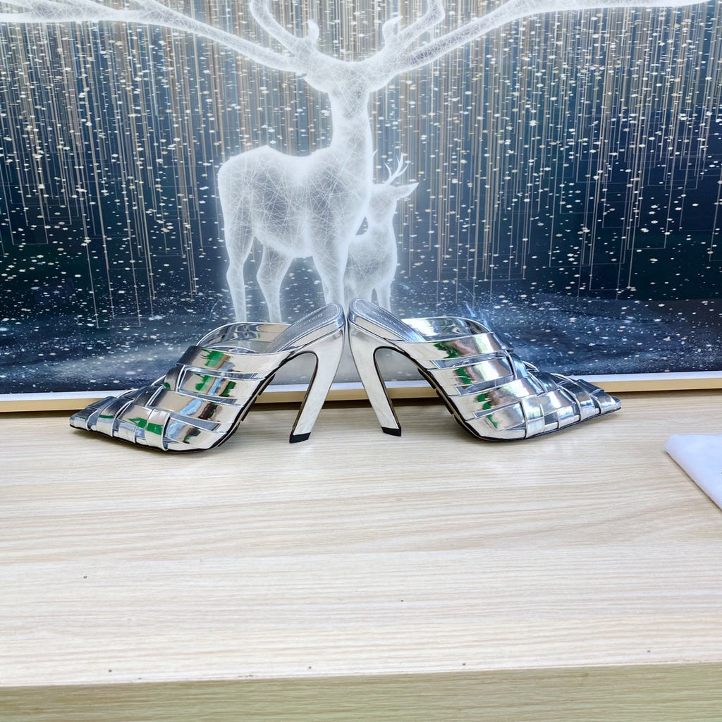 ALFIE LEATHER HIGH MULES IN SILVER PATENT CALFSKIN WITH WOVEN DESIGN