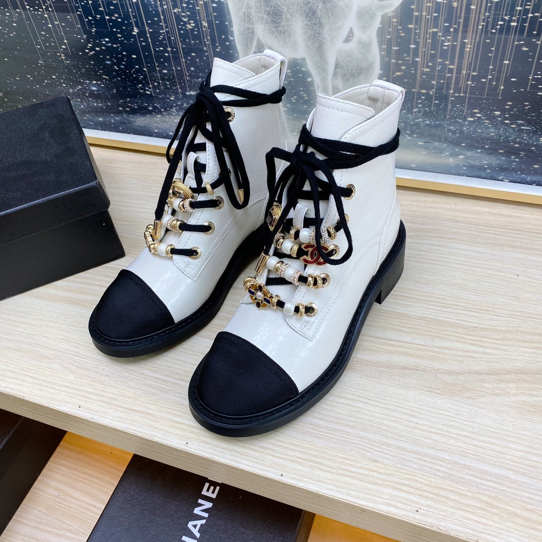 CC COMBAT BOOTS IN WHITE WRINKLED CALFSKIN AND BLACK GROSGRAIN WITH FAUX PEARL