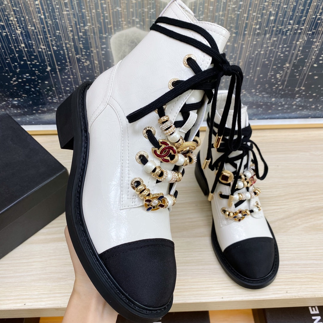 CC COMBAT BOOTS IN WHITE WRINKLED CALFSKIN AND BLACK GROSGRAIN WITH FAUX PEARL