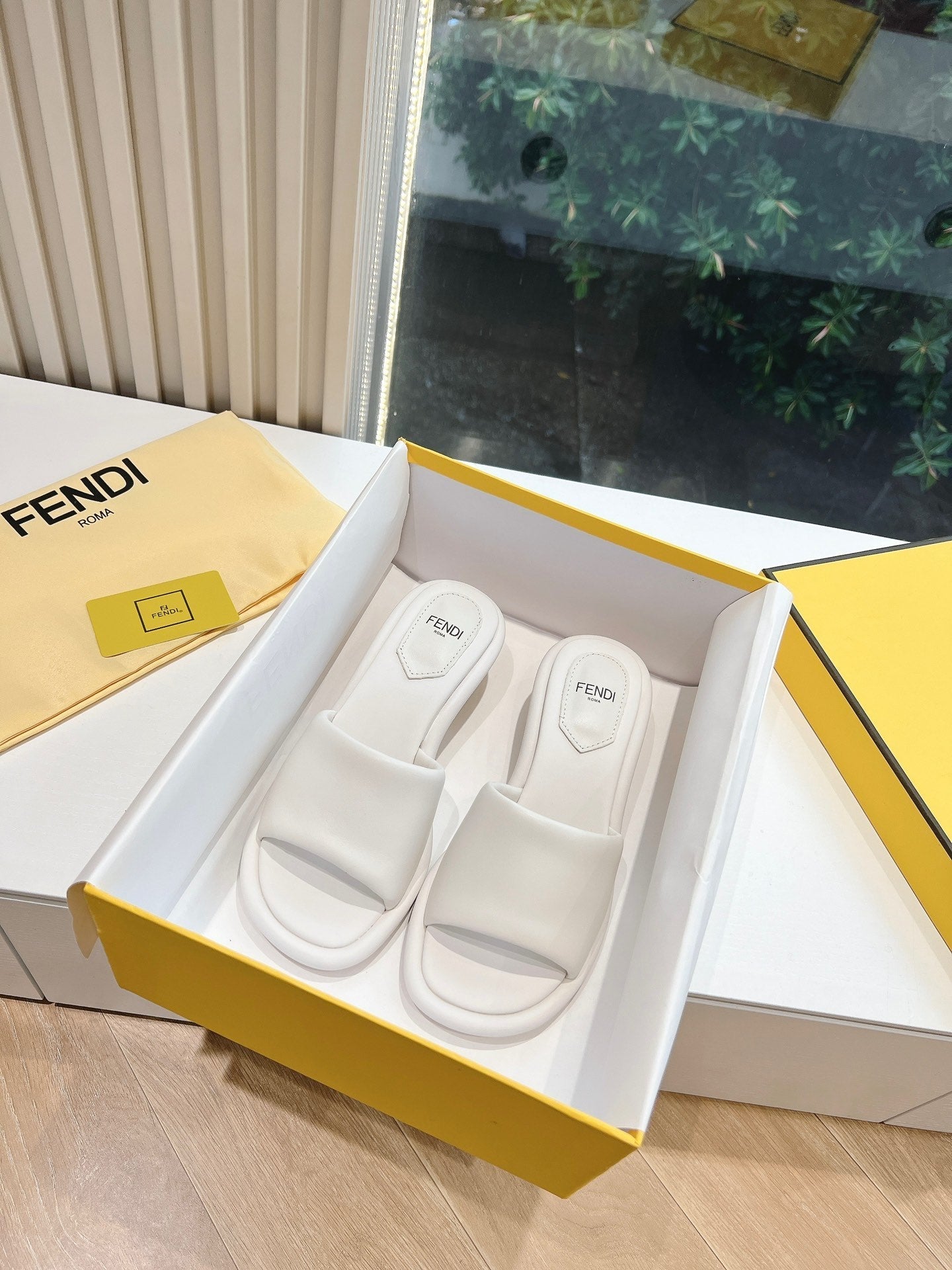 FF Baguette Slides Women 45 Nappa Leather White